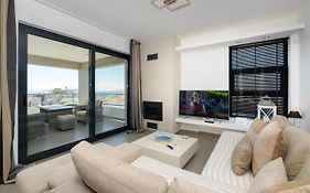 Stylish 2Br Flat With Stunning Views & Prv Parking